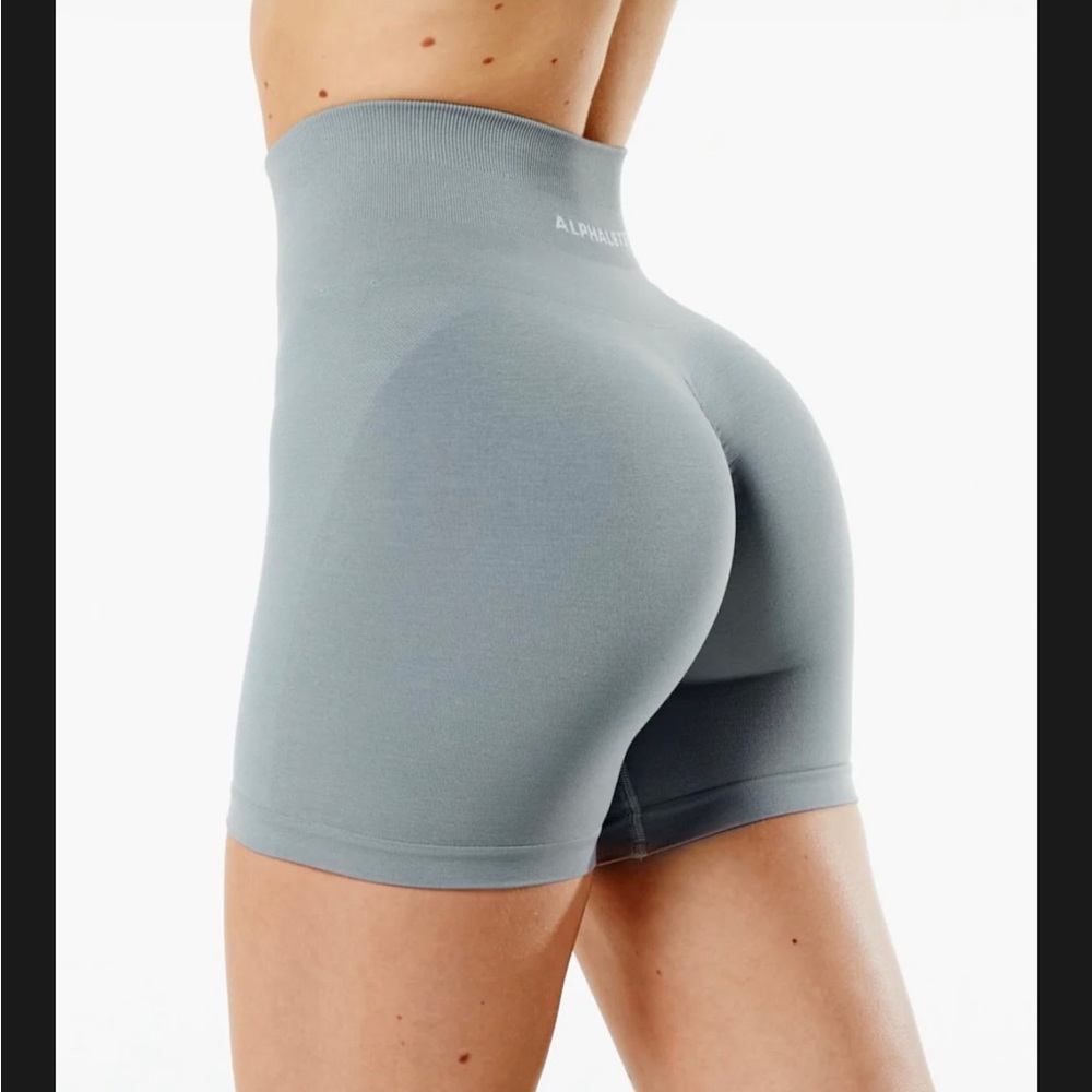 🦋Alphalete Amplify Short 4.5🦋